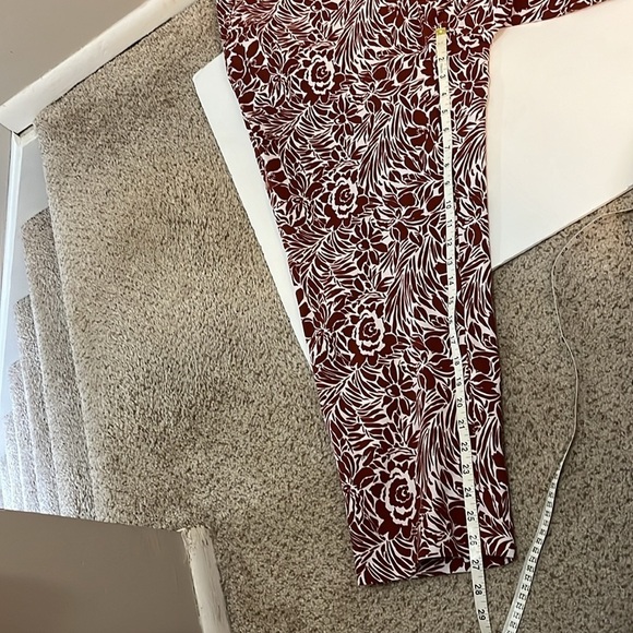 Lands' End Mid Rise Slim Leg Cropped Pants White & Red Floral plus size 20W - Picture 10 of 11